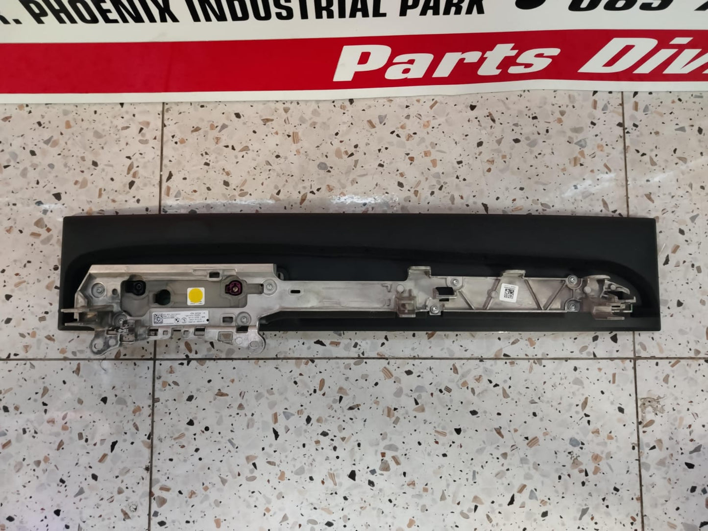 OEM BMW X5 ENTERTAINMENT SCREEN (P.O.A)