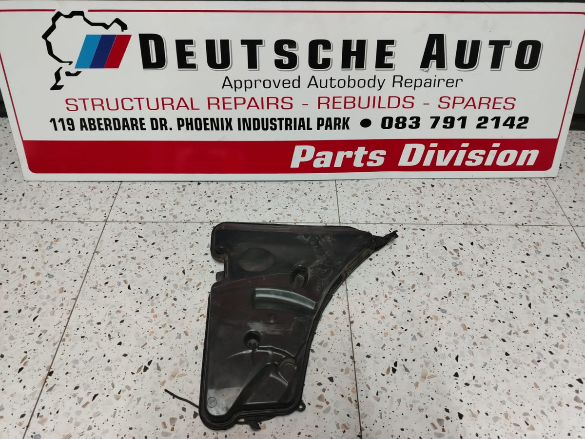 2018+ BMW G30 5SERIES WINDSCREEN WASHER BOTTLE